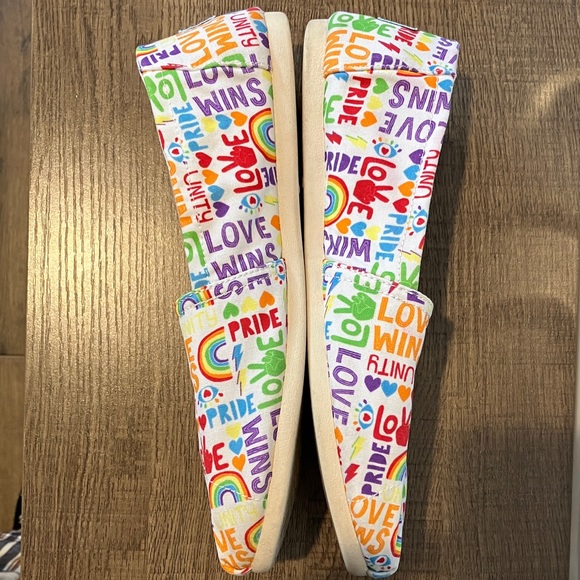 TOMS Pride Love Wins Multicolor Canvas Slip on Sneaker - Picture 4 of 11